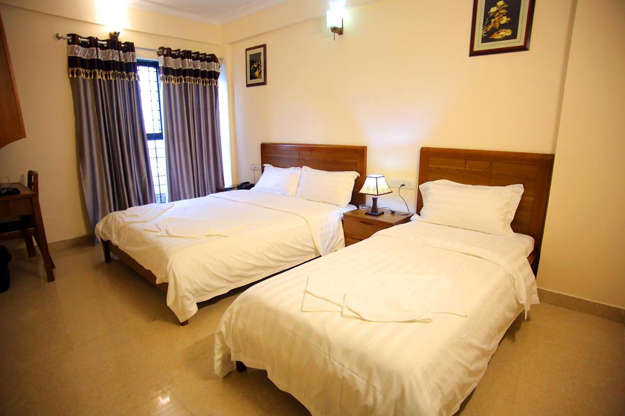 The Lounge Business Hotel Bangalore Exterior foto